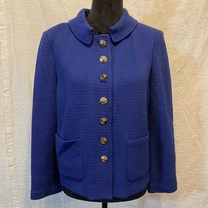 St. John Blazer
Blue
Peter Pan Collar
Front Pocket & Button Closure